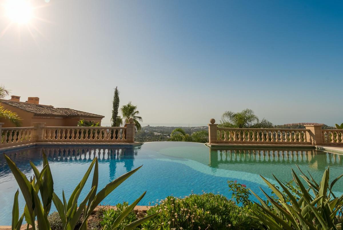Apartment Penthouse in Nueva Andalucía