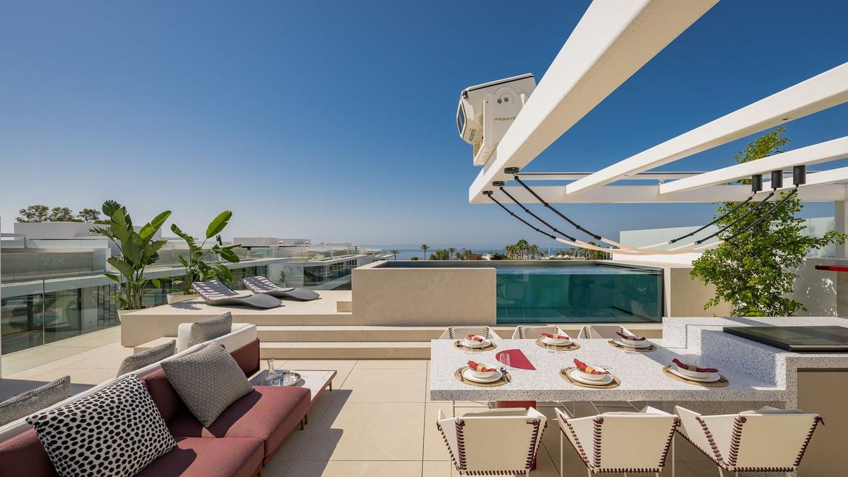 Villa Semi Detached in New Golden Mile