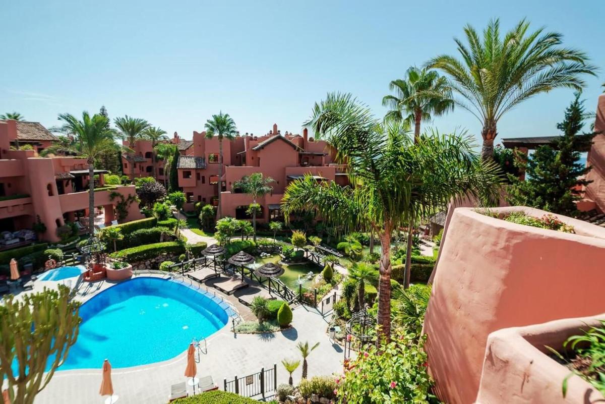 Apartment Penthouse in Estepona