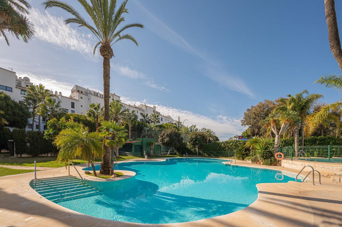 Apartment Middle Floor in Puerto Banús