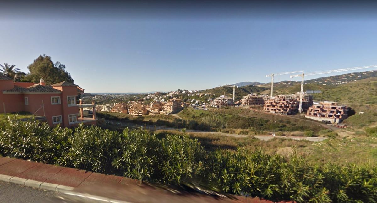 Plot Residential in Nueva Andalucía