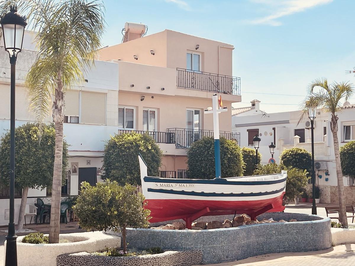 Villa Semi Detached in La Duquesa