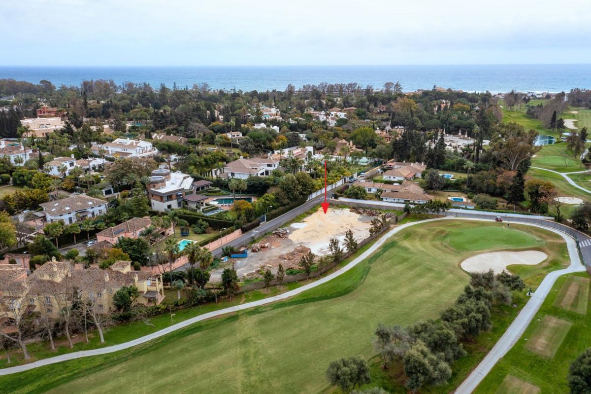 Plot Residential in Guadalmina Baja