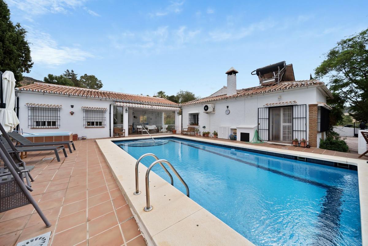 Villa Detached in Almogía