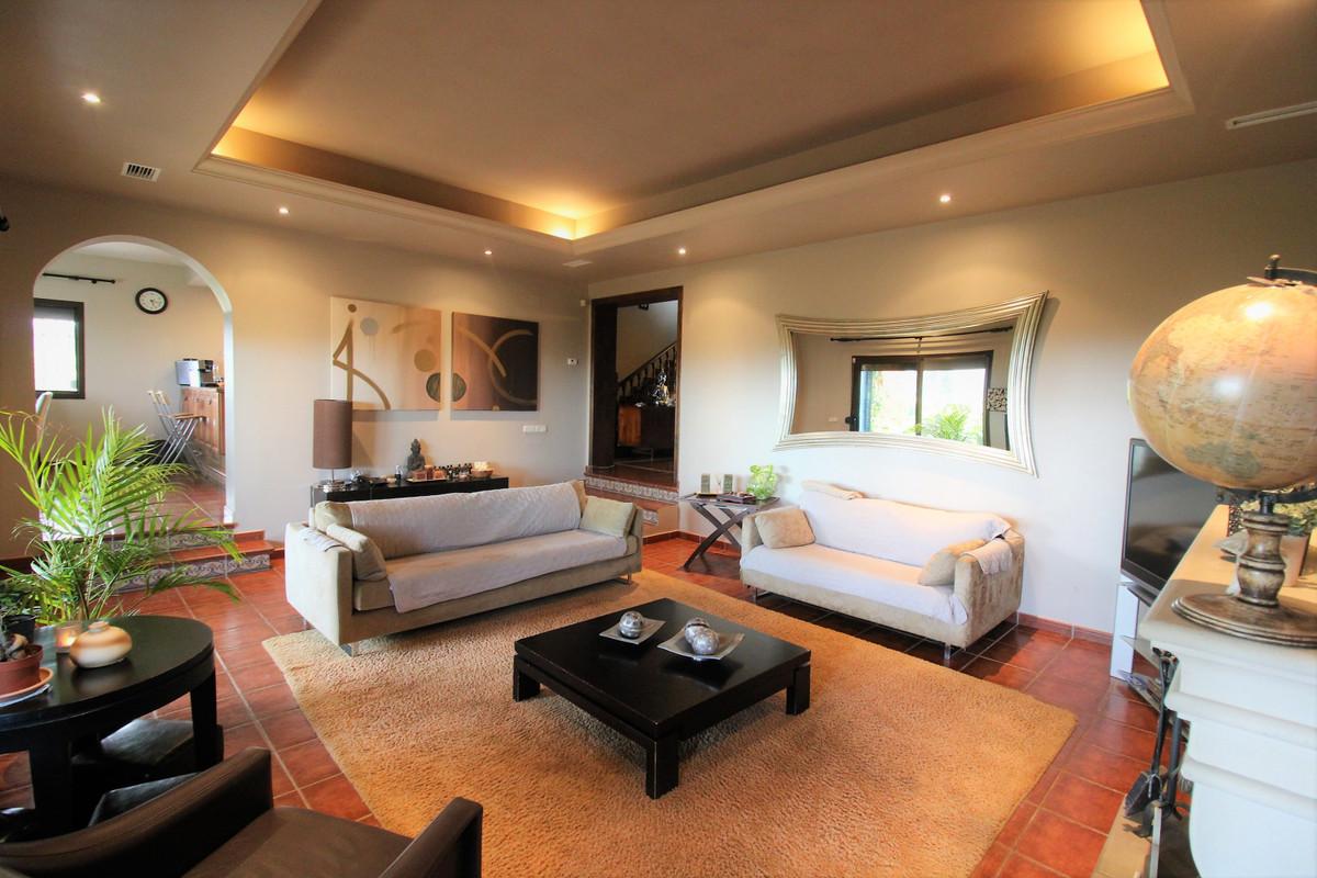 Villa Detached in New Golden Mile