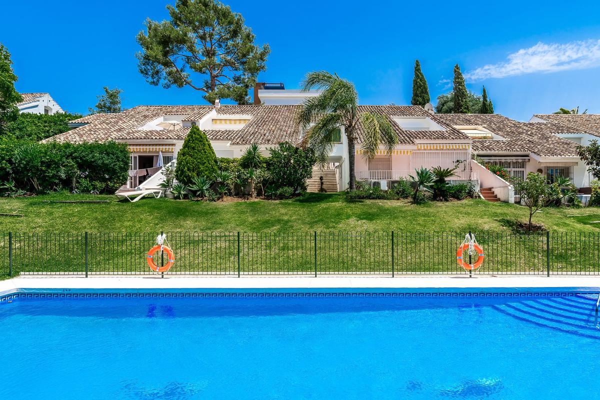 Townhouse Terraced in Nueva Andalucía