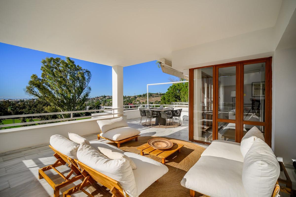Apartment Middle Floor in Nueva Andalucía