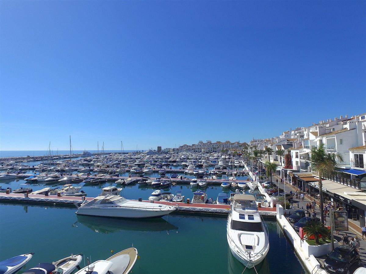 Apartment Middle Floor in Puerto Ban&uacute;s