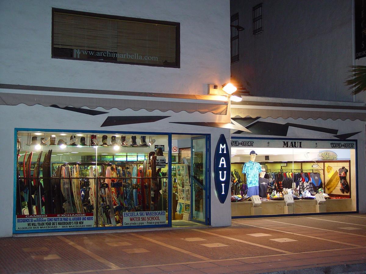 Commercial Shop in Puerto Ban&uacute;s