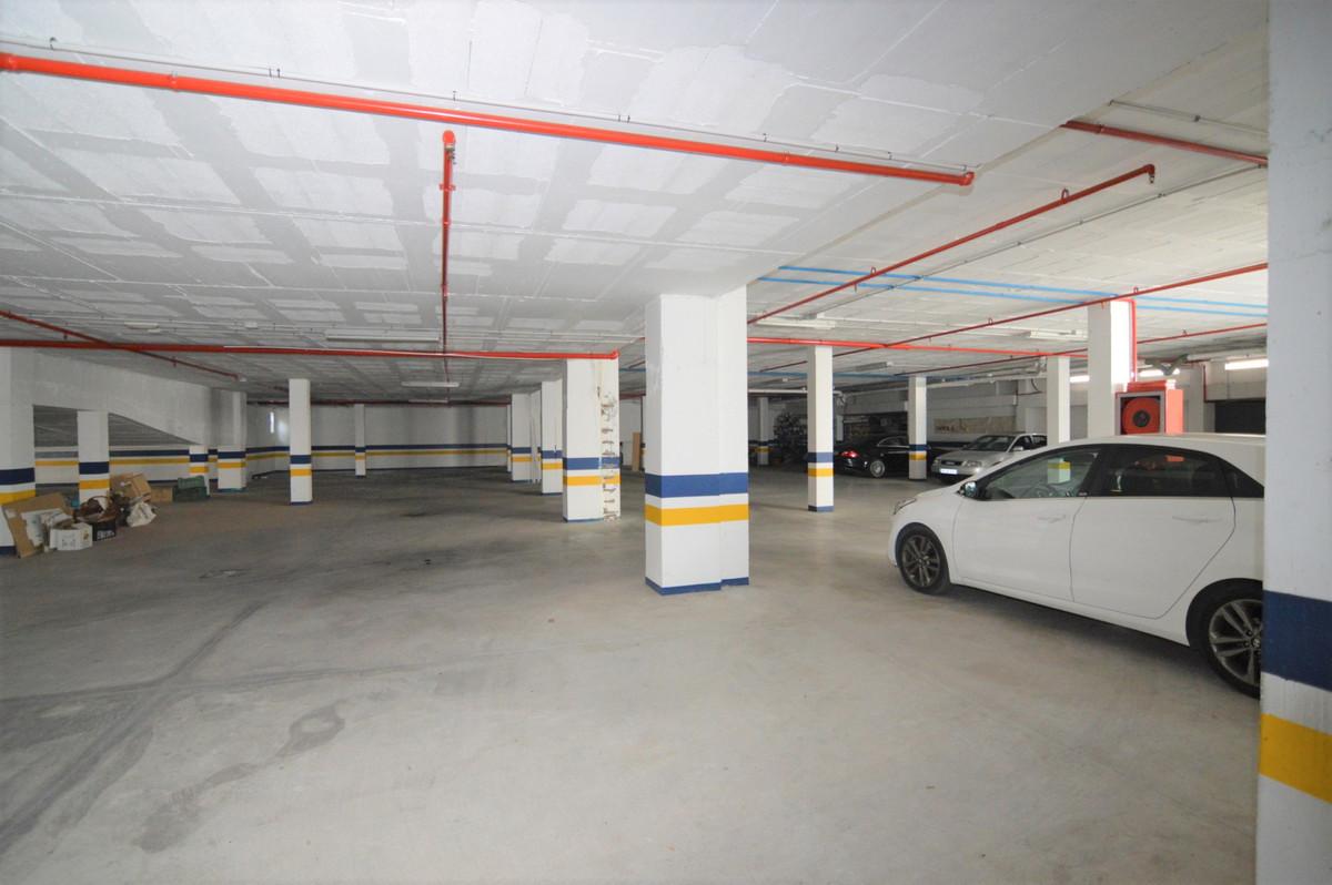 Commercial Car Park in San Pedro de Alc&aacute;ntara