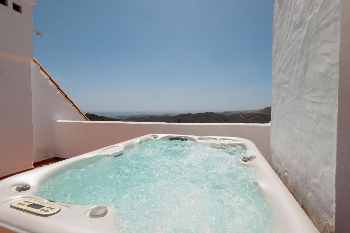 Apartment Penthouse in Istán