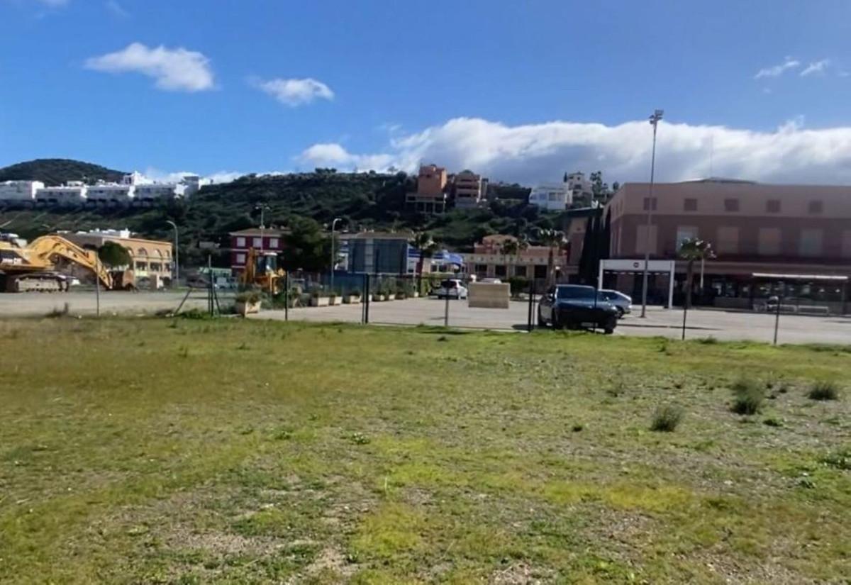Plot Residential in Co&iacute;n