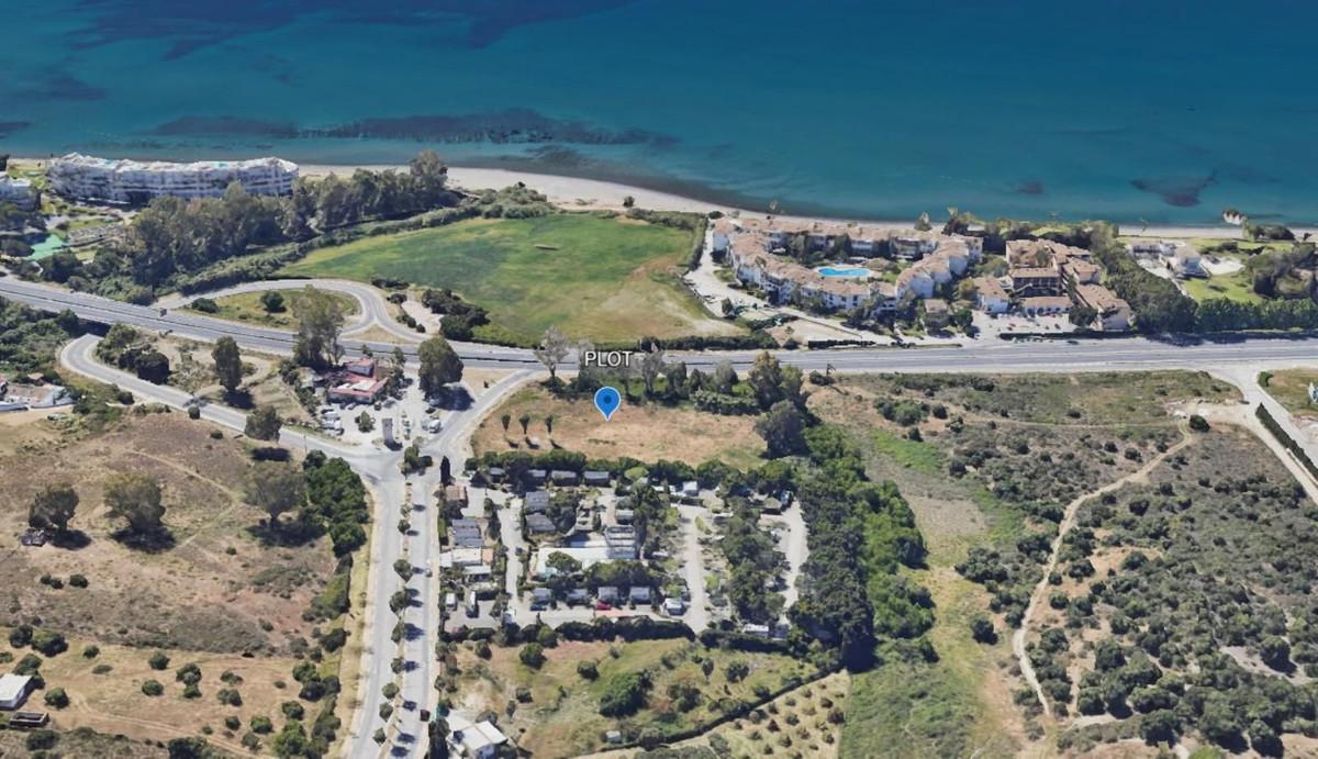 Plot Commercial in Selwo