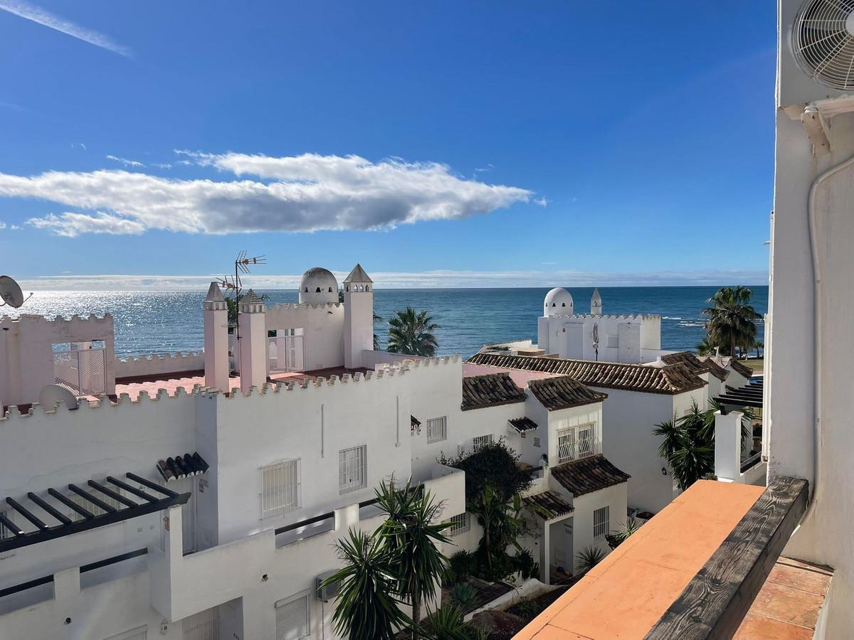 Apartment Penthouse in Calahonda