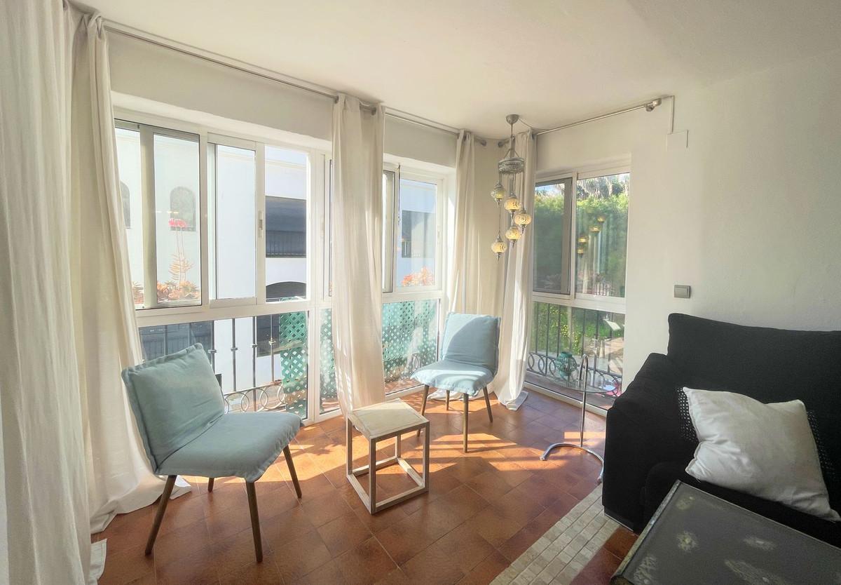 Apartment Middle Floor in La Duquesa