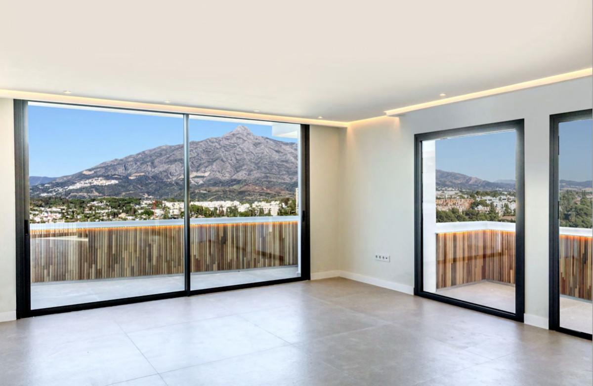 Apartment Penthouse in Nueva Andalucía
