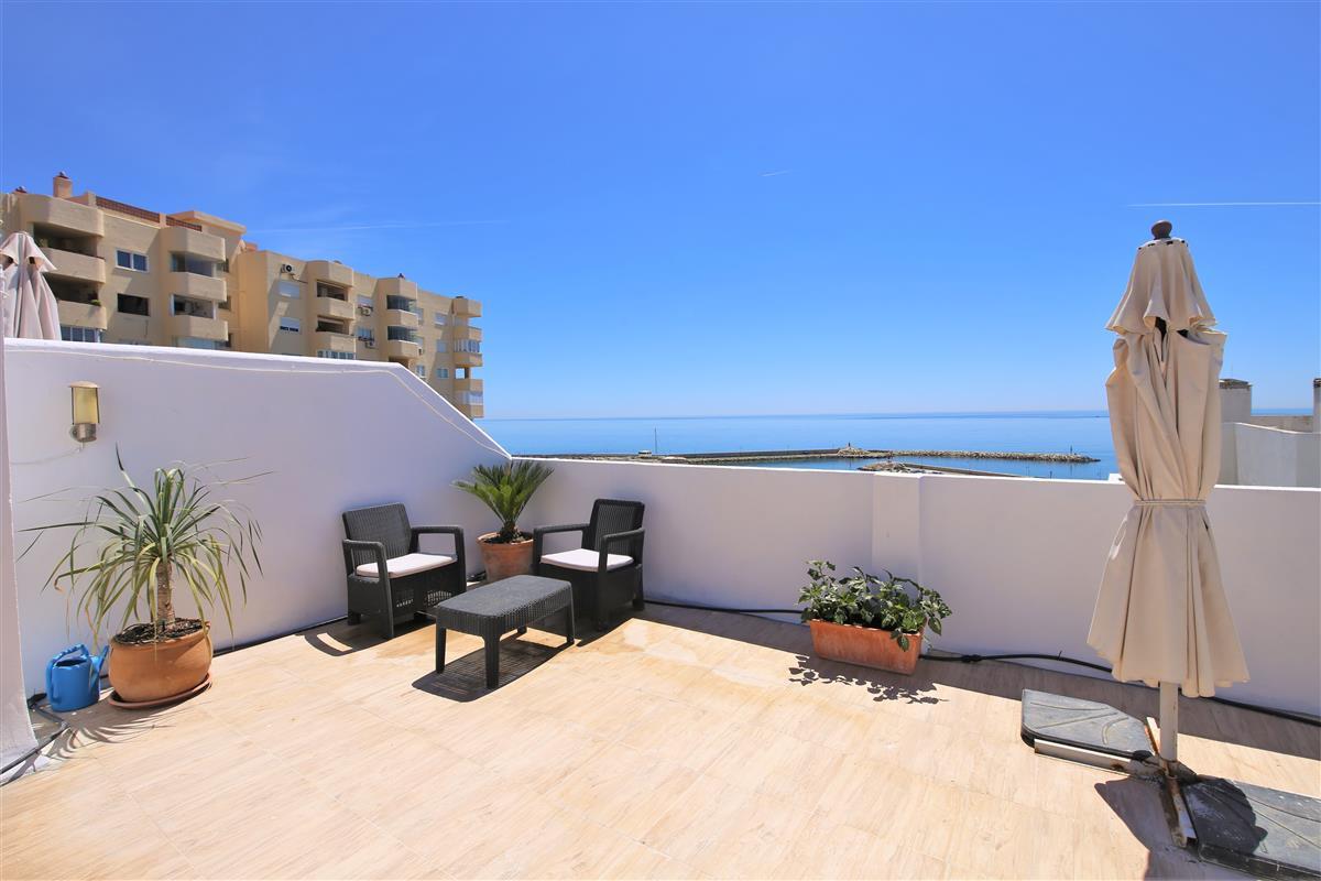 Apartment Penthouse in Estepona