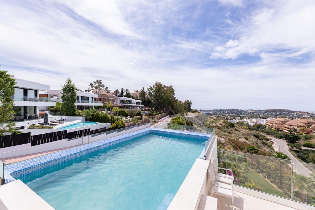 Apartment Penthouse in Nueva Andalucía