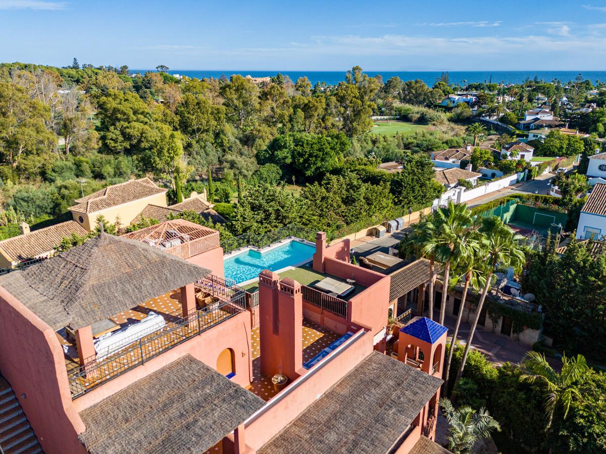 Apartment Penthouse in Guadalmina Baja