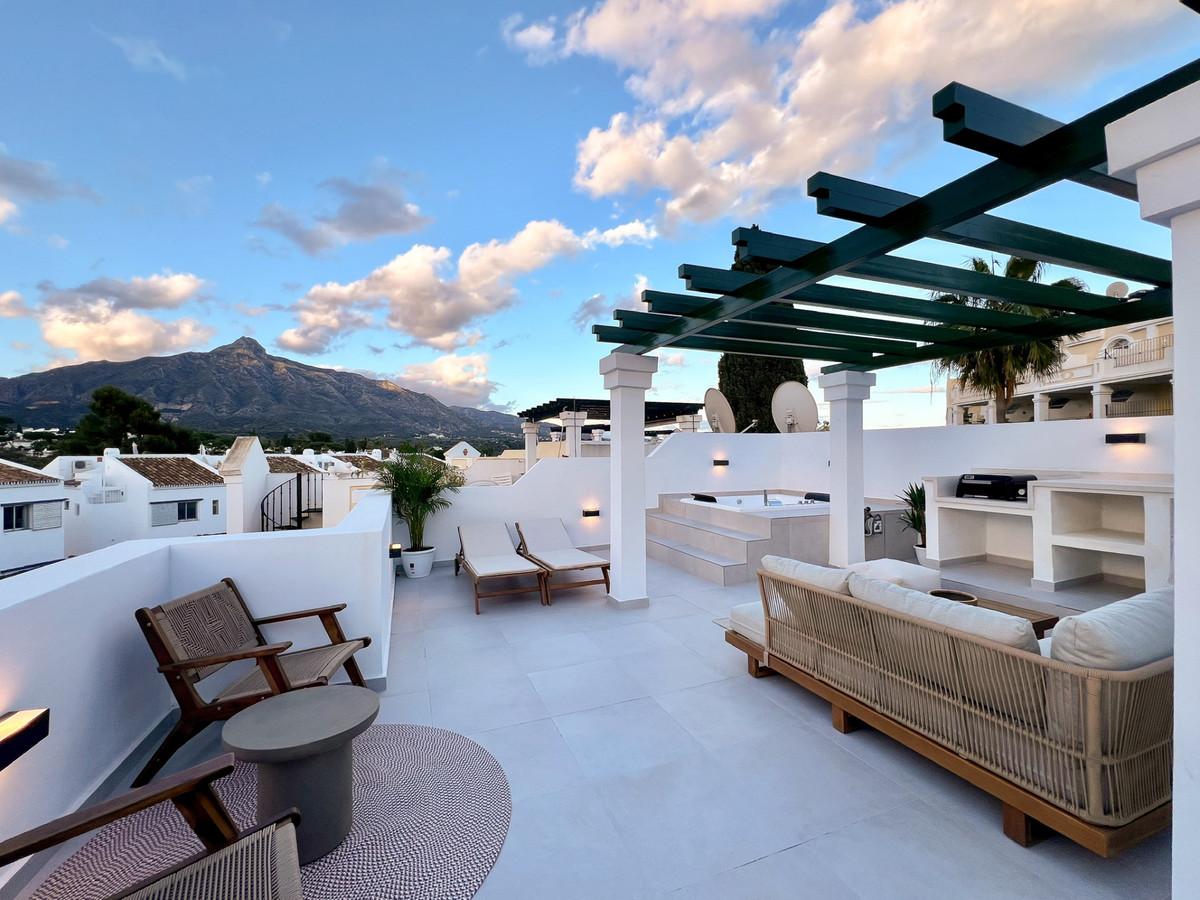 Apartment Penthouse in Nueva Andalucía