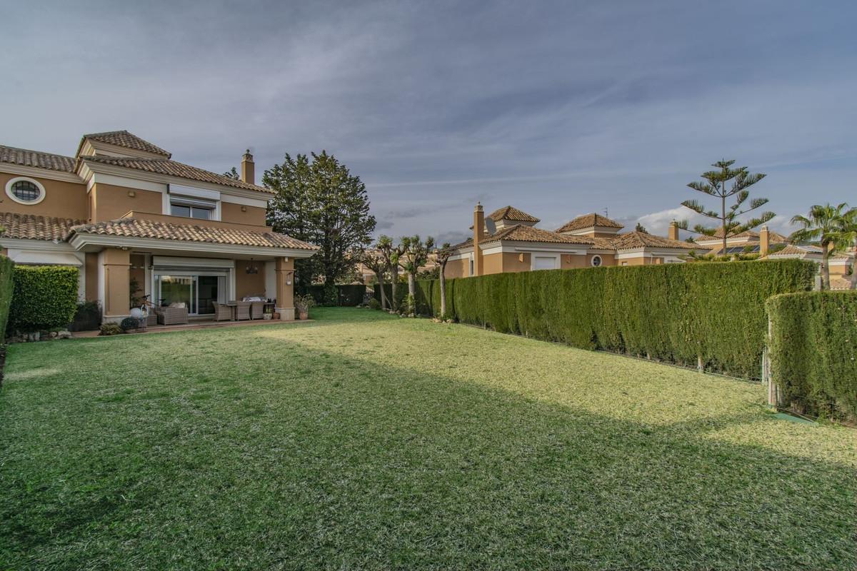 Villa Semi Detached in Santa Clara