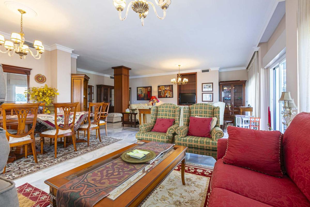 Apartment Middle Floor in Nueva Andaluc&iacute;a