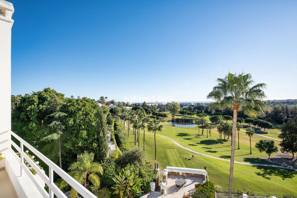 Apartment Penthouse in Nueva Andalucía