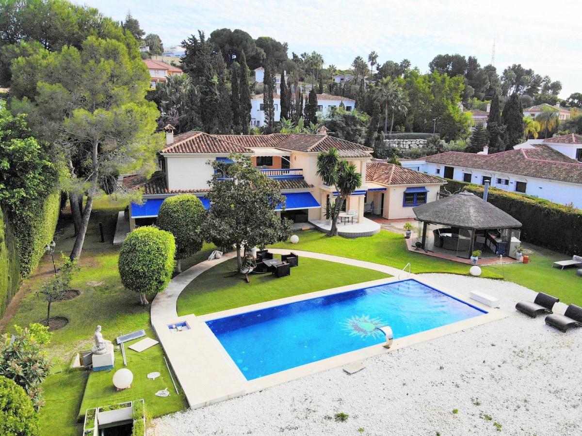 Villa Detached in El Paraiso