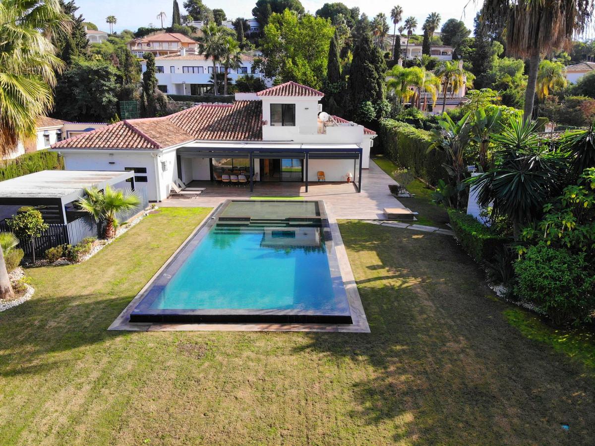 Villa Detached in El Paraiso