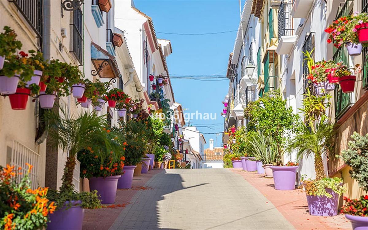 Apartment Middle Floor in Estepona