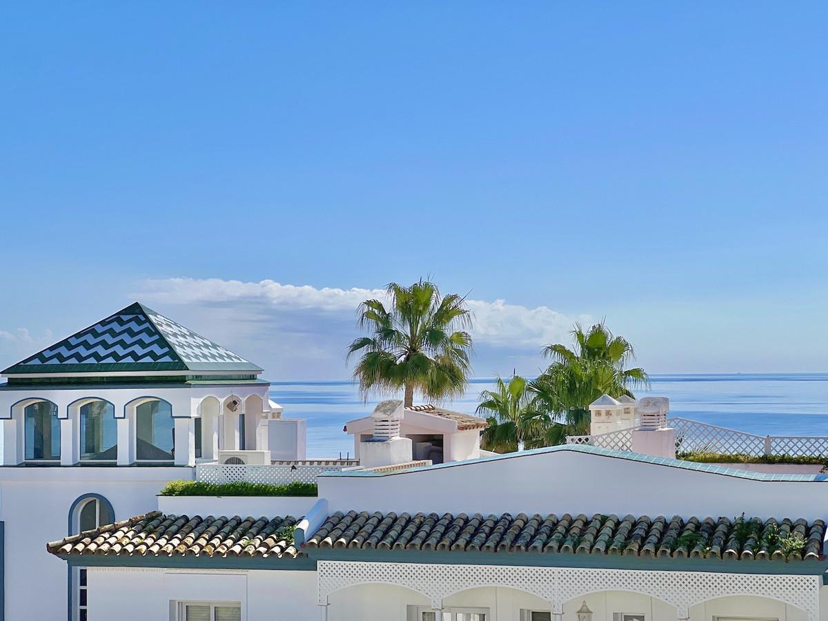 Apartment Penthouse in Estepona