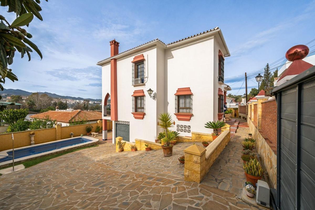 Villa Detached in Coín