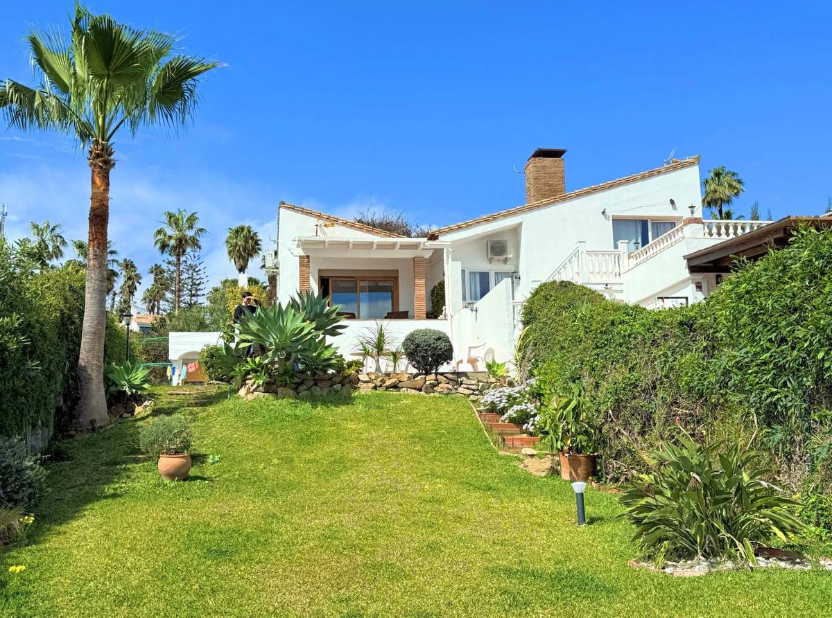 Villa Semi Detached in Estepona