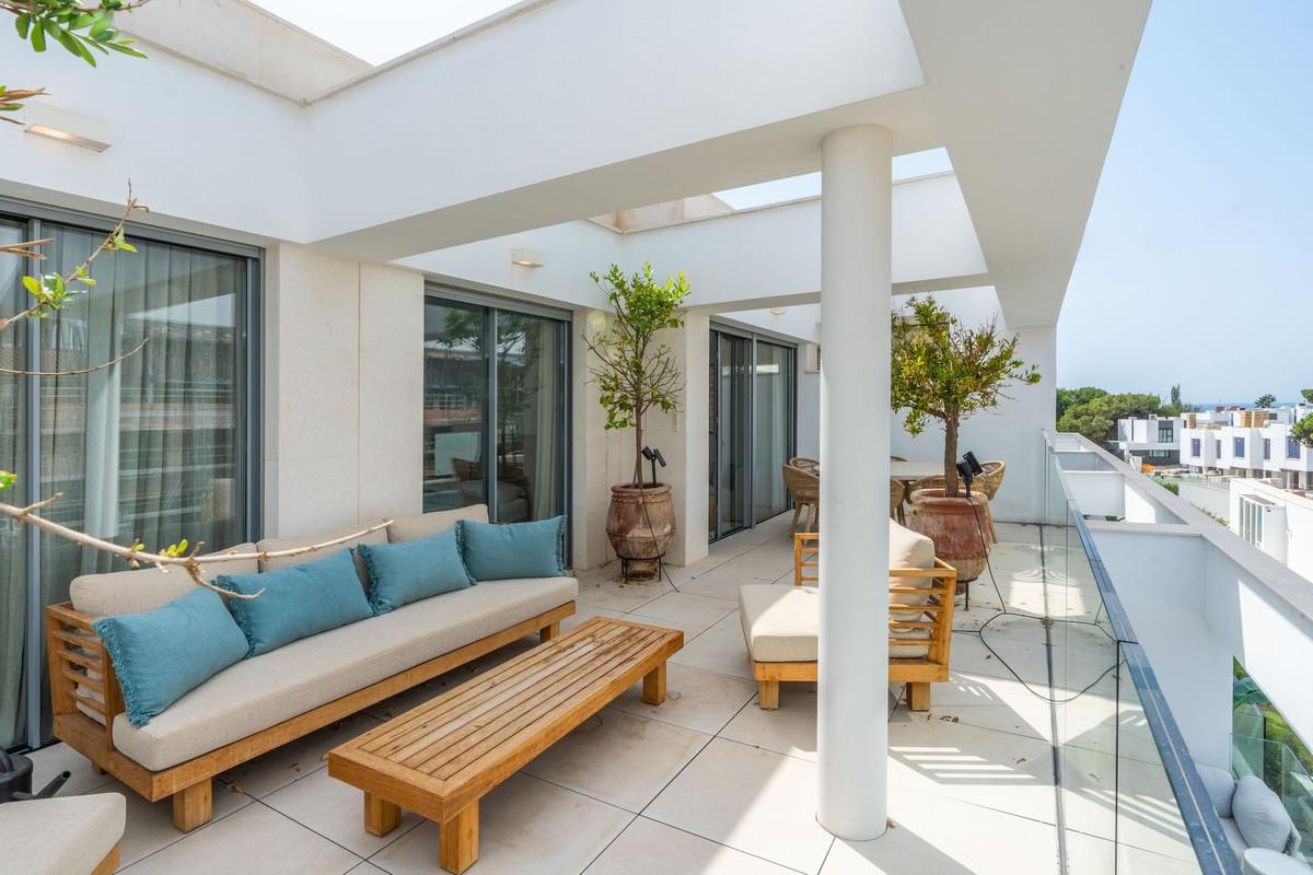 Apartment Penthouse in Elviria