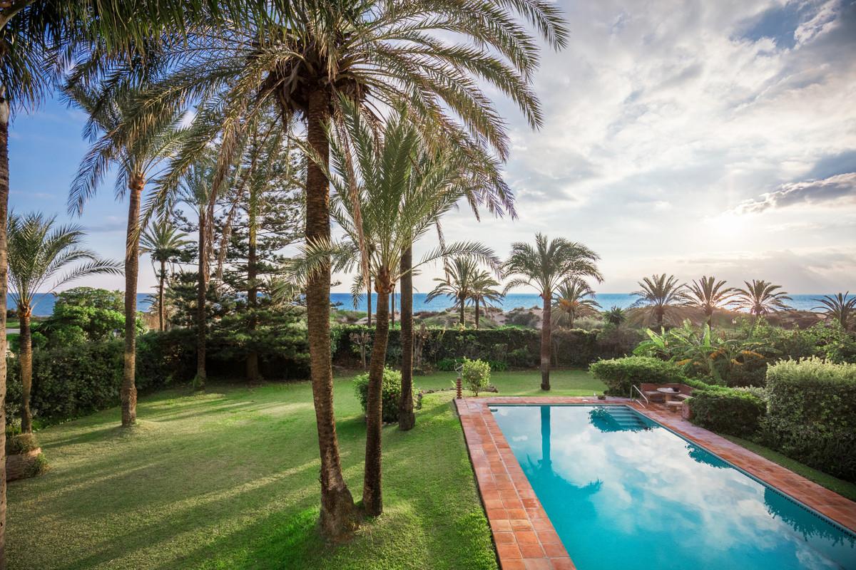 Villa Detached in Los Monteros