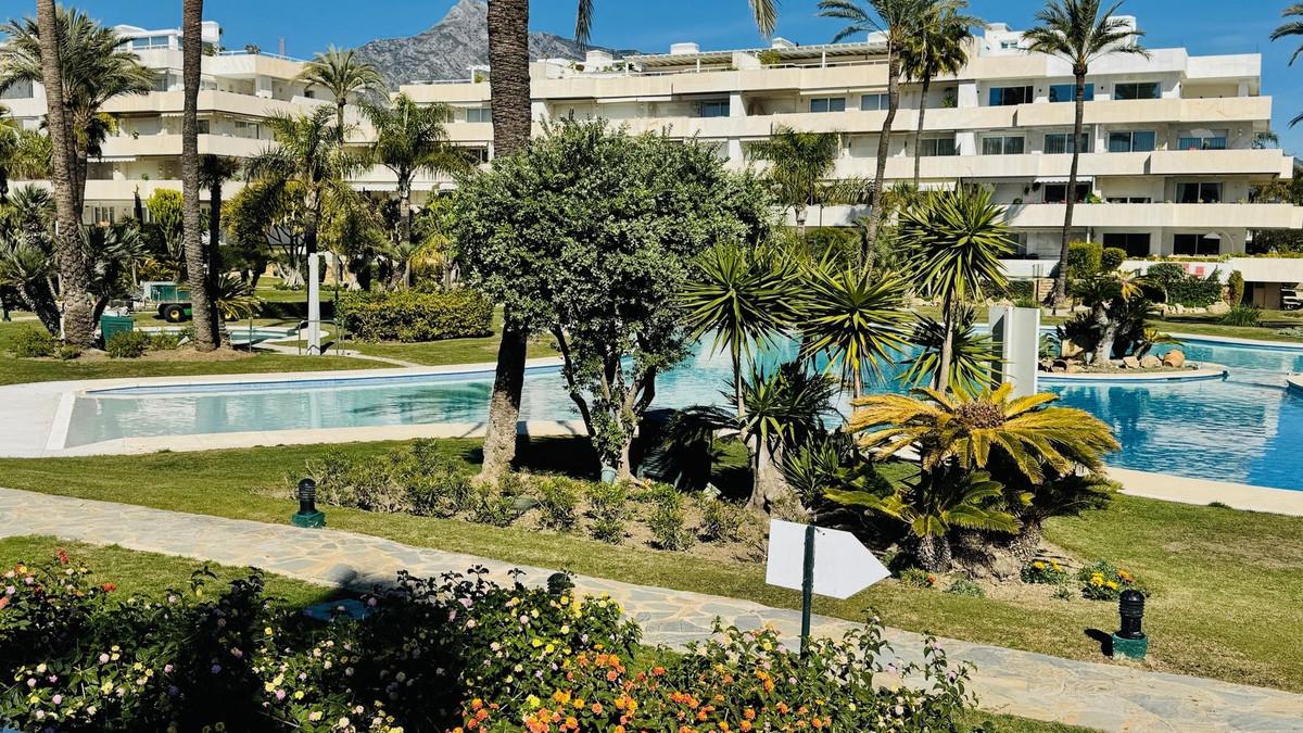 Apartment Middle Floor in Puerto Banús