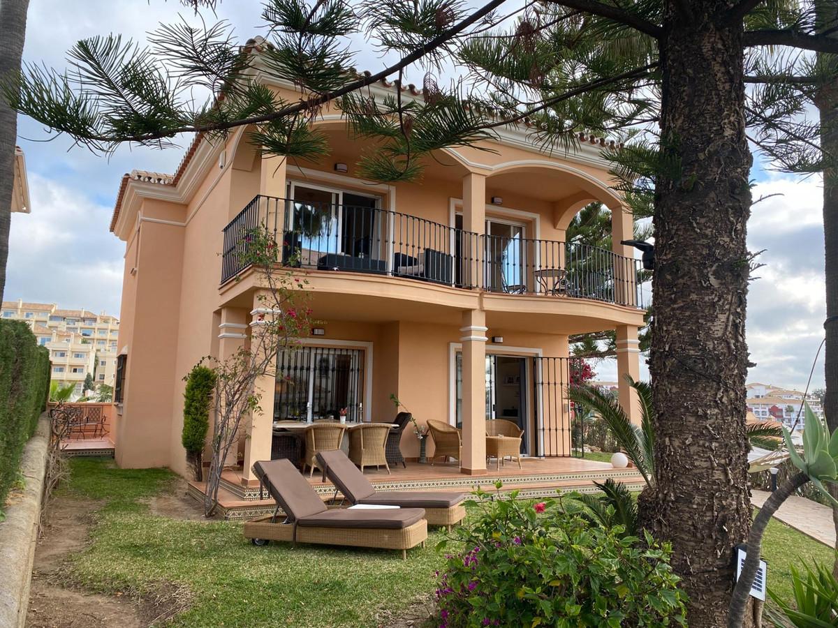 Villa Detached in Riviera del Sol