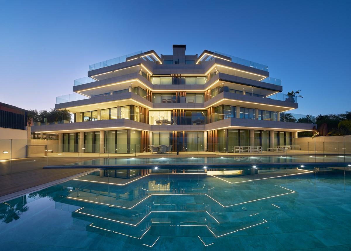Apartment Middle Floor in Estepona