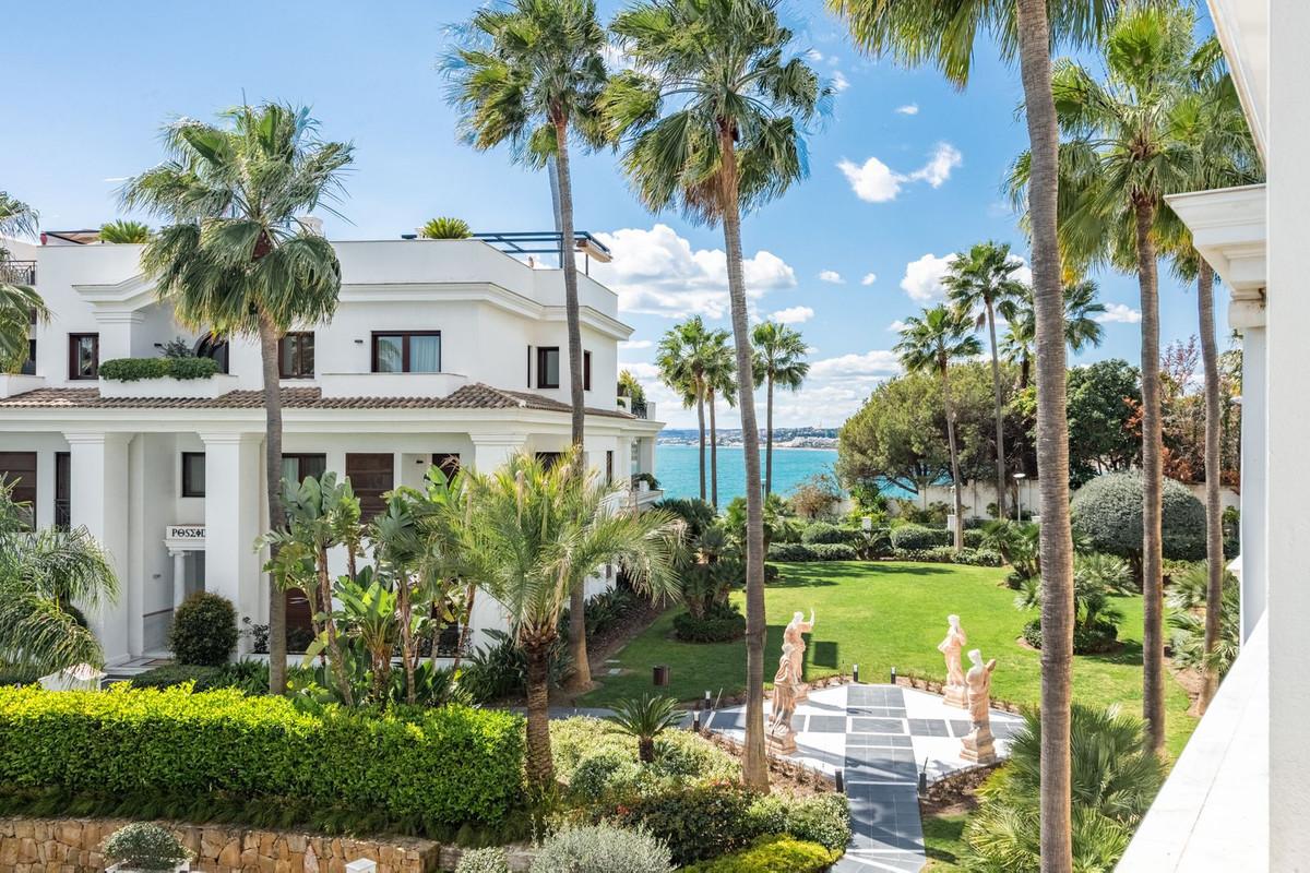 Apartment Middle Floor in Estepona