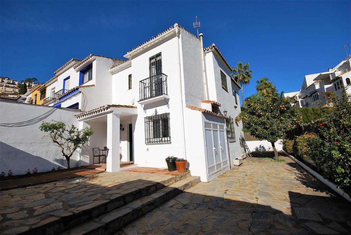 Villa Semi Detached in Benahavís