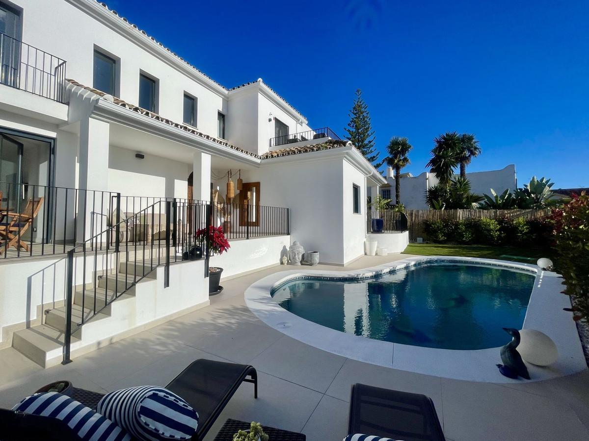 Villa Detached in Guadalmina Alta