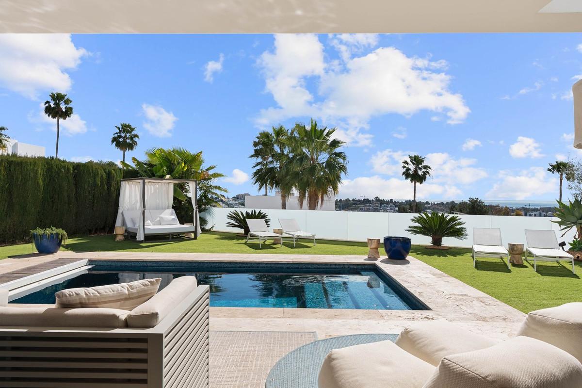 Villa Detached in El Paraiso