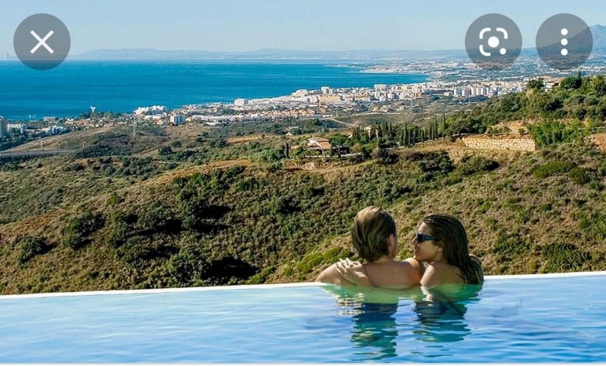 Apartment Middle Floor in Altos de los Monteros