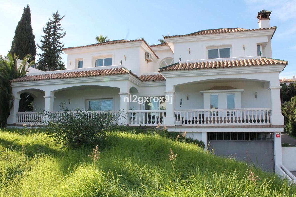 Villa Detached in Nueva Andalucía