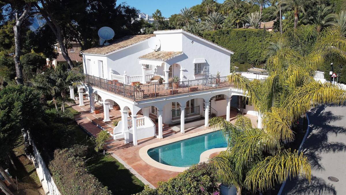 Villa Detached in Los Monteros