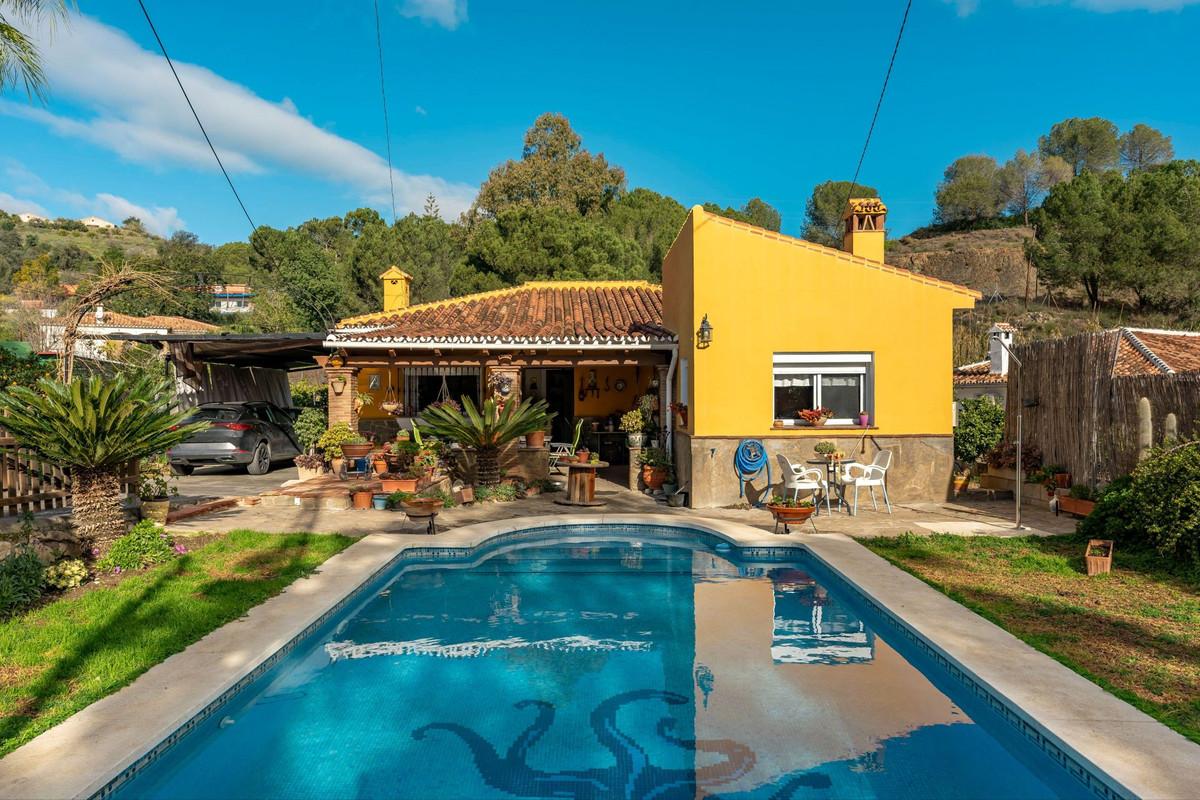 Villa Detached in Coín