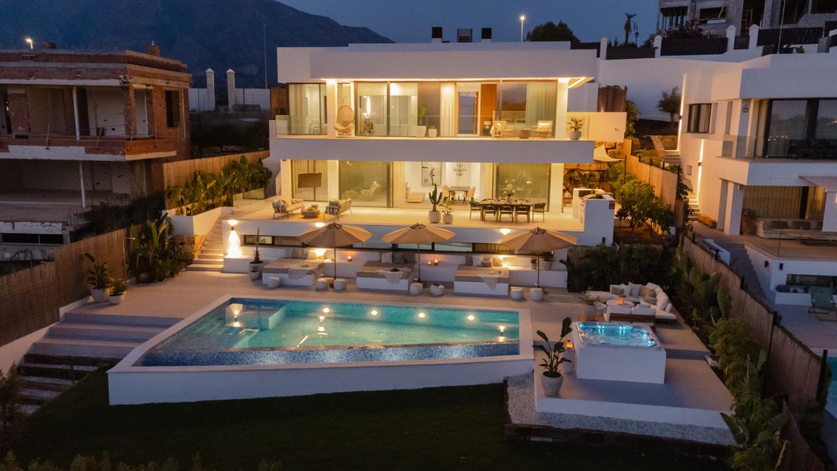 Villa Detached in Nueva Andalucía