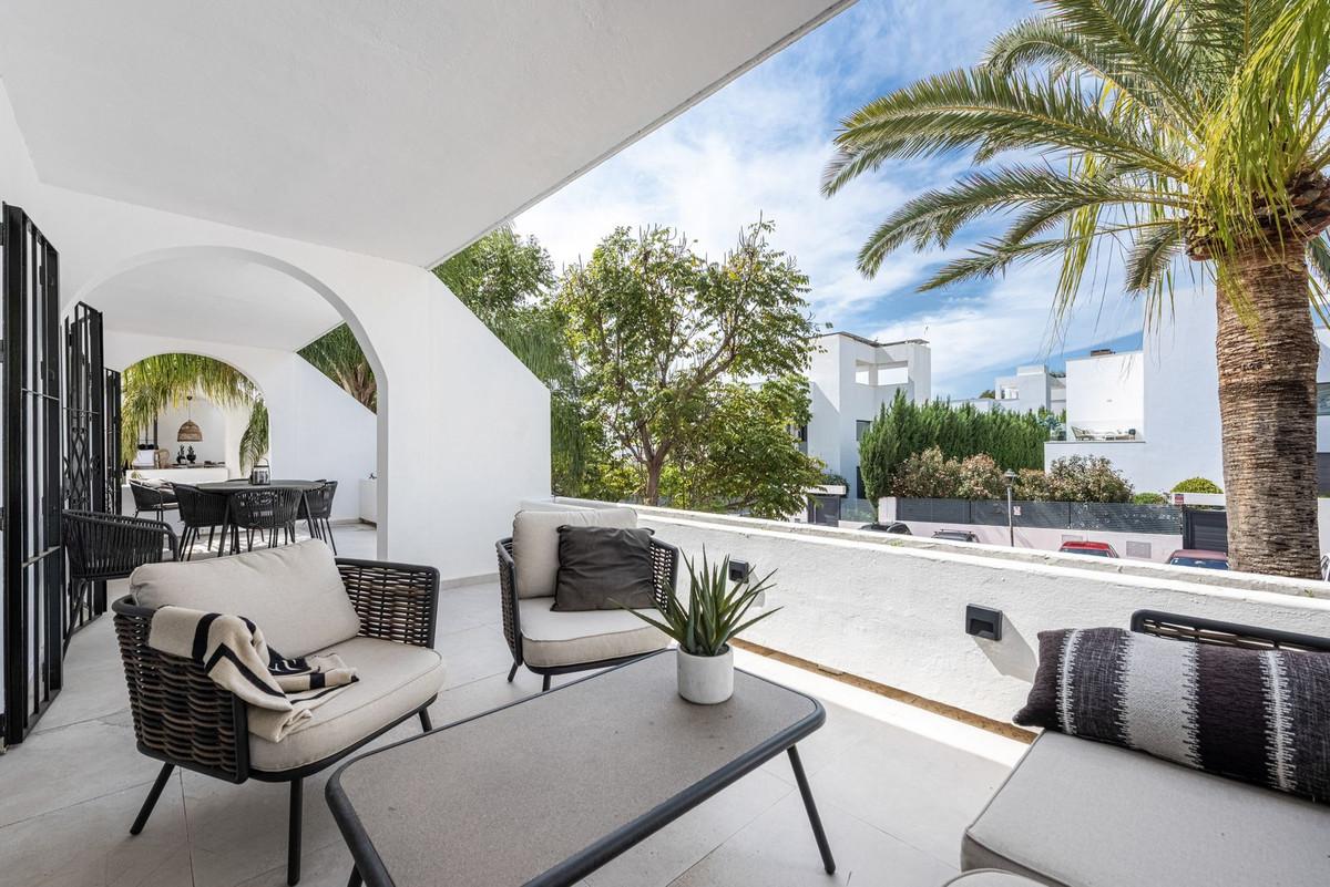 Apartment Penthouse in Nueva Andalucía
