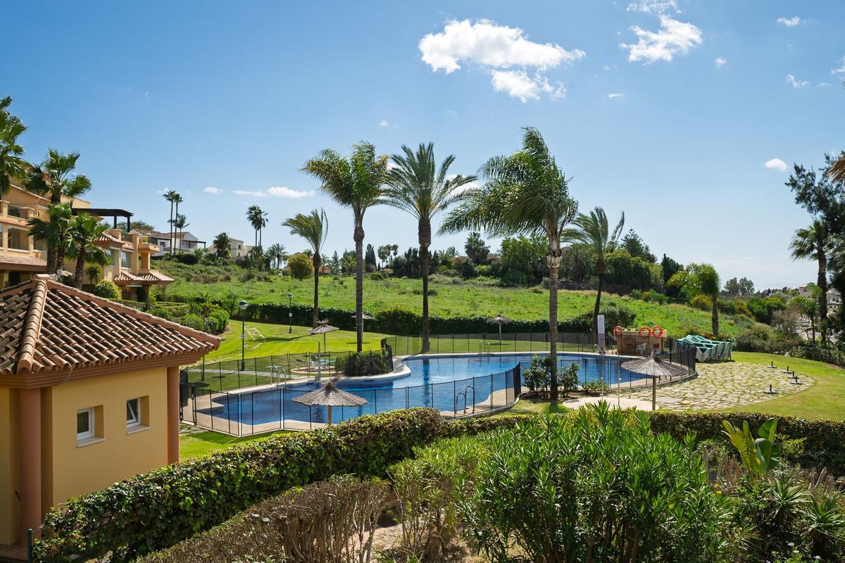 Apartment Middle Floor in Nueva Andalucía