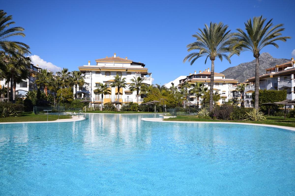 Apartment Middle Floor in Nueva Andalucía